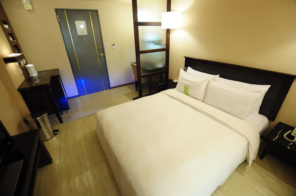 Kindness Hotel Shinkuchan Гаосюн Екстер'єр фото