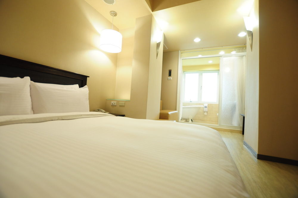 Kindness Hotel Shinkuchan Гаосюн Екстер'єр фото