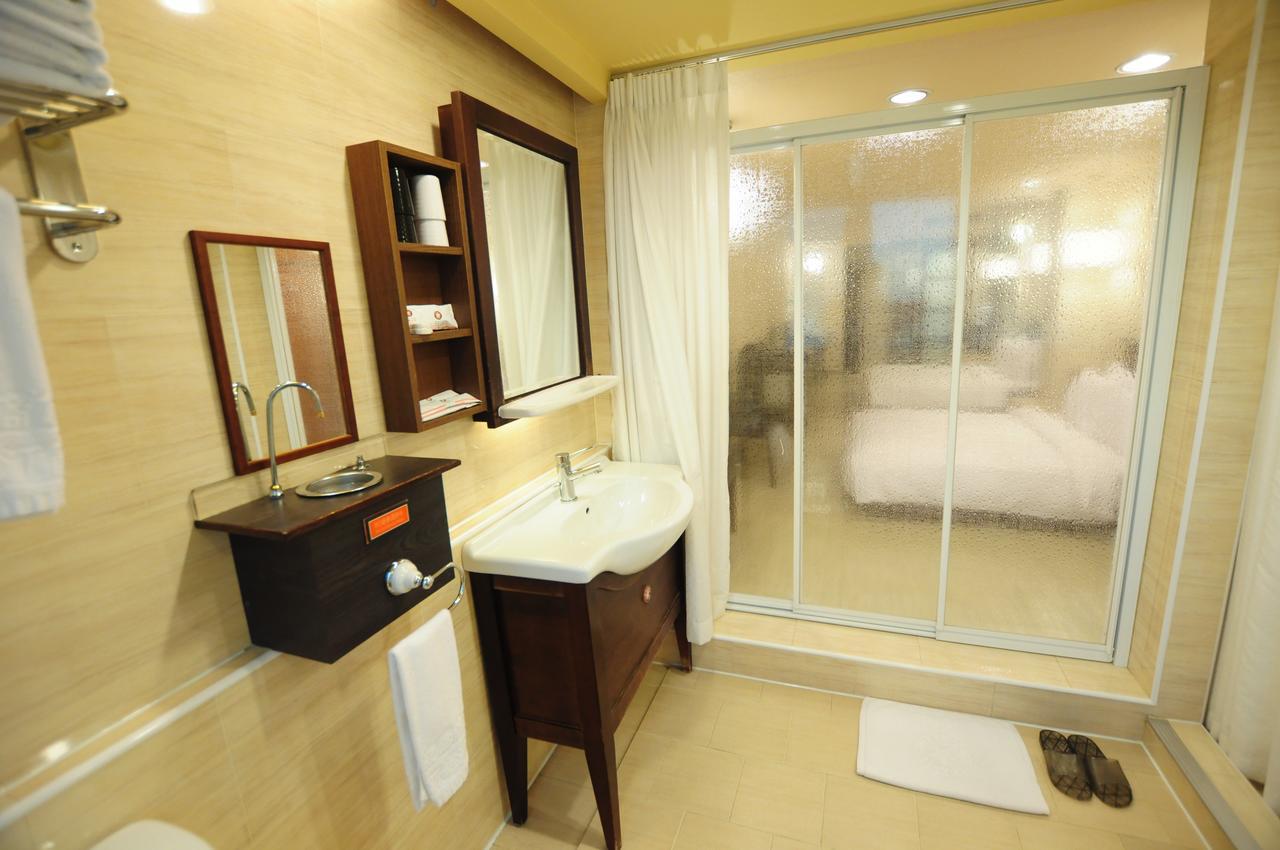 Kindness Hotel Shinkuchan Гаосюн Екстер'єр фото